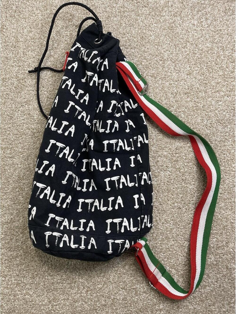Robin Ruth “Italia” Drawstring Shoulder Bag – Black Print Design, Tricolor Strap